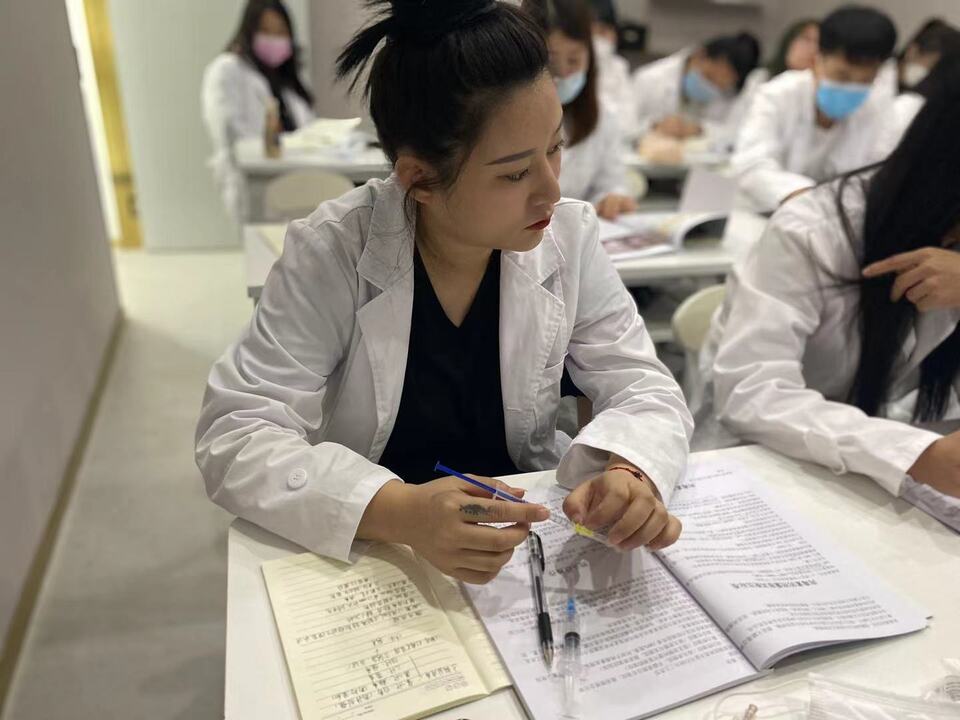 宿州微整培訓(xùn)課程 在線咨詢學(xué)習(xí)，開啟專業(yè)醫(yī)美新篇章